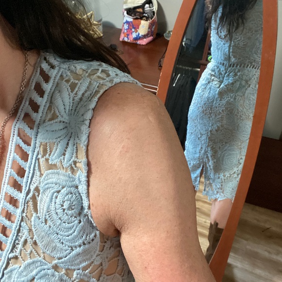 Blue lace dress - Picture 3 of 3